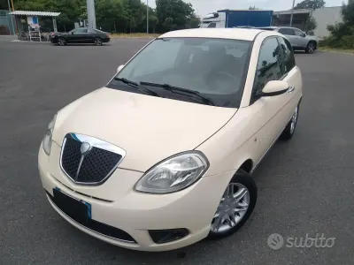 Usata Lancia Ypsilon 60 CV (44 kW) 2006 Beige Utilitaria