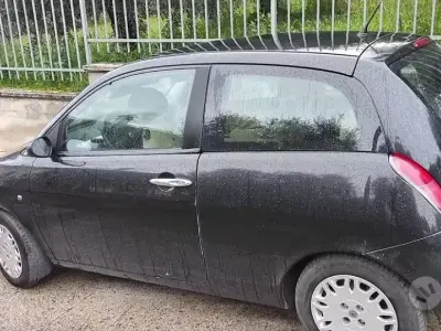 Usata Lancia Ypsilon 80 CV (58 kW) 2004 Nero Utilitaria