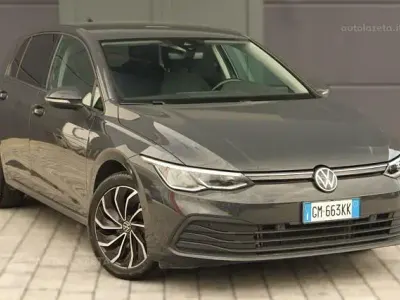 Usata VW Golf VIII Life 131 CV (96 kW) 2023 Grigio Berlina
