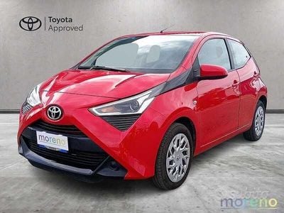 Usata Toyota Aygo X-play 72 CV (52 kW) 2021 Rosso Utilitaria