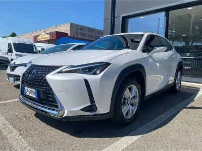 Usata Lexus UX 145 CV (106 kW) 2021 Bianco SUV