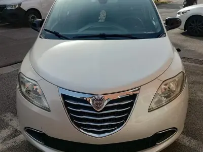 Usata Lancia Ypsilon Silver 69 CV (50 kW) 2011 Bianco Utilitaria