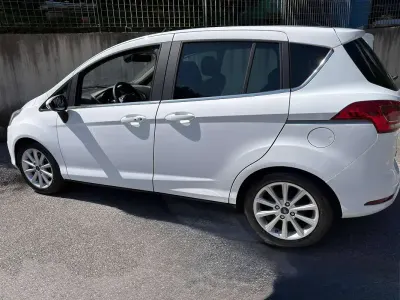 Usado Ford B-MAX Titanium 75 CV (55 kW) 2017 Blanco Monovolumen