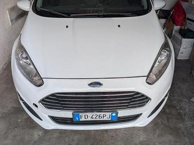 Usata Ford Fiesta 80 CV (58 kW) 2015 Bianco Berlina