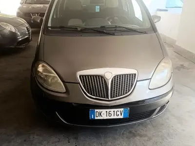 Usata Lancia Musa 90 CV (66 kW) 2007 Oro Monovolume