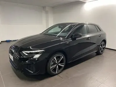 Usata Audi A3 Sportback e-tron Comfort 204 CV (150 kW) 2024 Nero mythos metallizzato Utilitaria