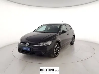 Usata VW Polo Life 80 CV (58 kW) 2023 Nero metallizzato Utilitaria