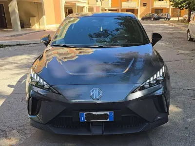 Usata MG MG4 EV Luxury 67 kW (92 CV) 2023 Grigio Utilitaria