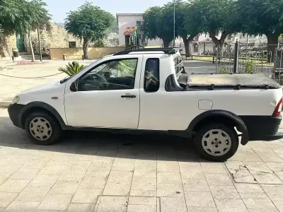Usata Fiat Strada 84 CV (61 kW) 2010 Bianco Pick-up
