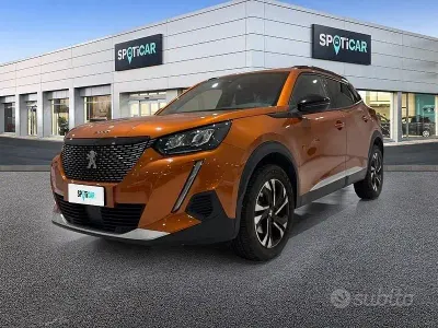 Usata Peugeot 2008 Allure 131 CV (96 kW) 2023 Marrone SUV