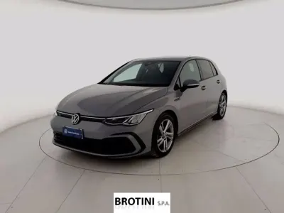 Usata VW Golf VIII R-line 150 CV (110 kW) 2023 Grigio metallizzato Berlina