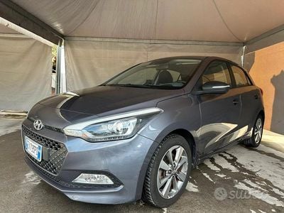 Usata Hyundai i20 Style 74 CV (54 kW) 2015 Grigio Berlina