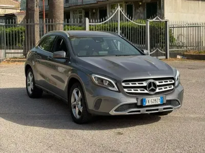 Usata Mercedes GLA200 136 CV (100 kW) 2017 Grigio SUV