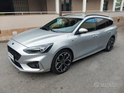 Usata Ford Focus ST-Line 120 CV (88 kW) 2021 Grigio Station wagon