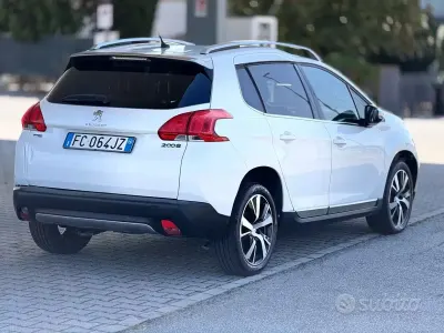 Usata Peugeot 2008 99 CV (72 kW) 2016 Bianco SUV