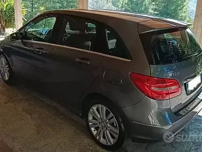 Usata Mercedes B180 Premium 109 CV (80 kW) 2013 Grigio Utilitaria
