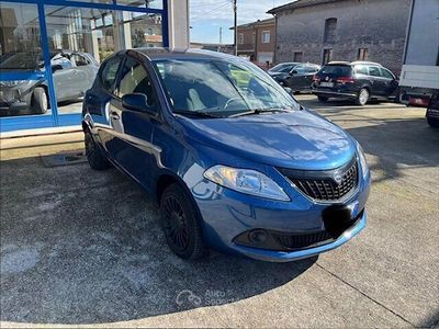 Usata Lancia Ypsilon Silver 69 CV (50 kW) 2023 Blu/azzurro Utilitaria