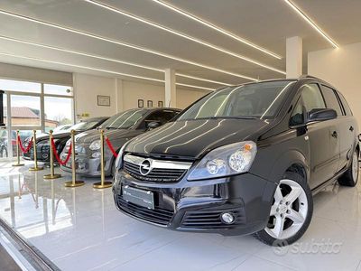 Usata Opel Zafira Cosmo 120 CV (88 kW) 2006 Nero Monovolume