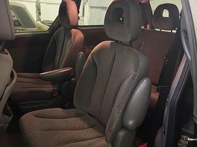 Usata Chrysler Voyager Limited 150 CV (110 kW) 2005 Nero Monovolume