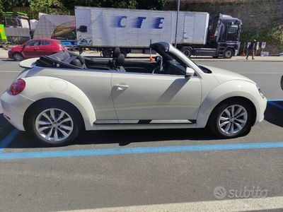 Usata VW Beetle Cabriolet Design 105 CV (77 kW) 2013 Bianco Cabrio