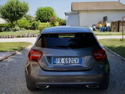 Usata Mercedes A180 109 CV (80 kW) 2017 Grigio Utilitaria