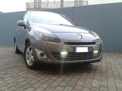 Usata Renault Scénic III Dynamique 110 CV (80 kW) 2011 Grigio Monovolume