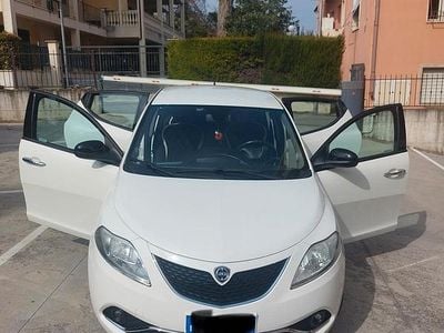 Usata Lancia Ypsilon 69 CV (50 kW) 2016 Bianco Utilitaria