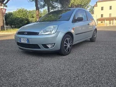 Usata Ford Fiesta 68 CV (50 kW) 2004 Bluazzurro Utilitaria