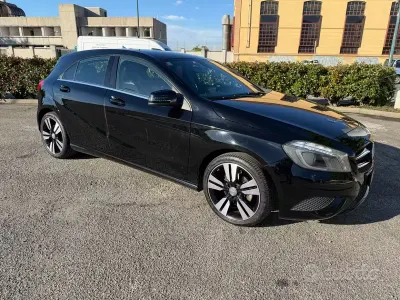 Usata Mercedes A180 Executive 136 CV (100 kW) 2015 Nero Utilitaria