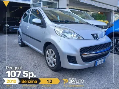 Usata Peugeot 107 Active 68 CV (50 kW) 2010 Argento Utilitaria