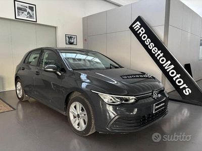 Usata VW Golf VIII Life 110 CV (80 kW) 2022 Grigio Berlina