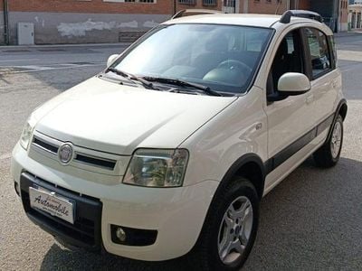Usata Fiat Panda 4x4 Climbing 69 CV (50 kW) 2010 Bianco Utilitaria