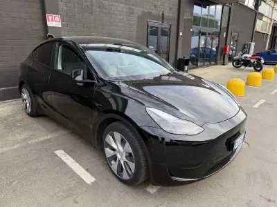 Usata Tesla Model Y RWD 88 kW (120 CV) 2023 Nero SUV