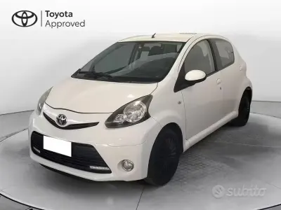 Usata Toyota Aygo 68 CV (50 kW) 2013 Bianco Utilitaria