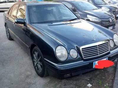 Usata Mercedes E250 Classic 113 CV (83 kW) 1996 Berlina