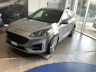 Usata Ford Kuga ST-Line 224 CV (164 kW) 2024 Solar silver SUV