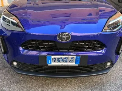 Usata Toyota Yaris Cross Lounge 92 CV (67 kW) 2024 Blu/azzurro SUV
