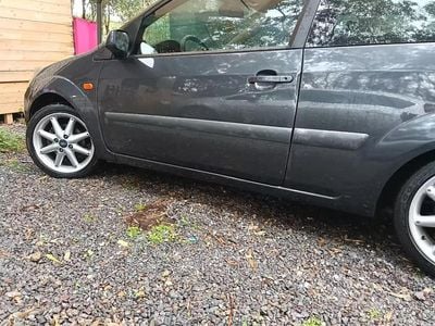 Usata Ford Fiesta 68 CV (50 kW) 2007 Grigio Utilitaria