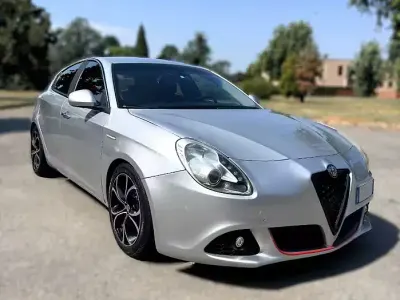 Usata Alfa Romeo Giulietta Exclusive 170 CV (125 kW) 2012 Grigio Utilitaria