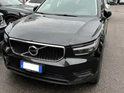 Usata Volvo XC40 Momentum 129 CV (94 kW) 2021 Nero SUV