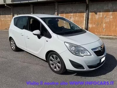 Usata Opel Meriva Cosmo 95 CV (69 kW) 2010 Bianco pastello Monovolume