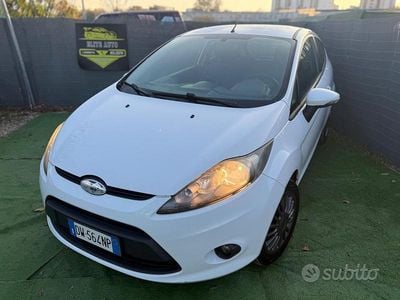 Usata Ford Fiesta Titanium 70 CV (51 kW) 2010 Bianco Berlina