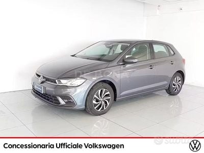 Usata VW Polo Life 95 CV (69 kW) 2023 Grigio Utilitaria