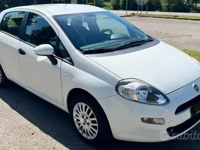 Usata Fiat Punto 77 CV (56 kW) 2015 Bianco Utilitaria
