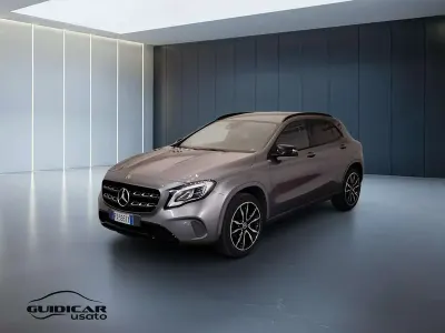 Usata Mercedes GLA200 136 CV (100 kW) 2019 Grigio SUV