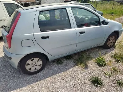 Usata Fiat Punto 60 CV (44 kW) 2003 Blu/azzurro Utilitaria