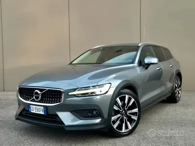 Usata Volvo V60 CC Business Edition 190 CV (139 kW) 2020 Grigio Station wagon