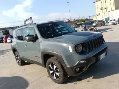 Usata Jeep Renegade Trailhawk 170 CV (125 kW) 2019 Blu/azzurro SUV