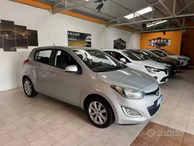 Usata Hyundai i20 Edition 85 CV (62 kW) 2013 Grigio Utilitaria