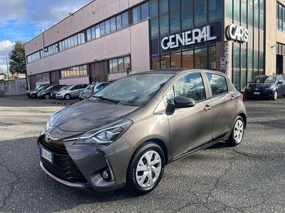 Usata Toyota Yaris Hybrid Active 73 CV (53 kW) 2018 Grigio Berlina